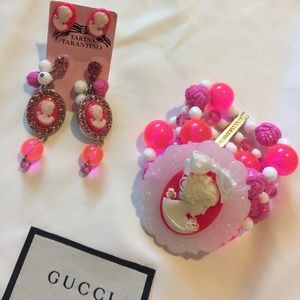 Tarina Tarantino Hot pink rhinestone cameo set