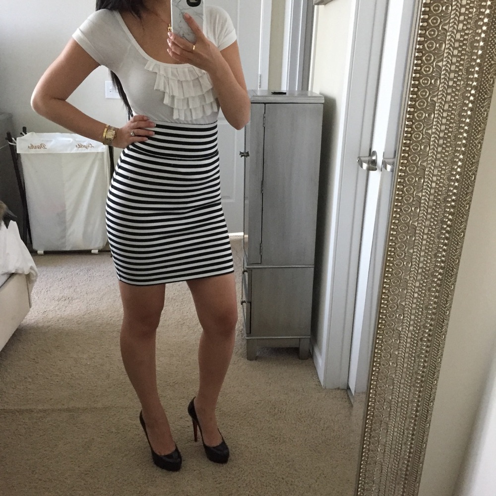 WHITE ruffle top