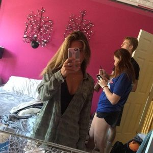 Meet your Posher, Shana