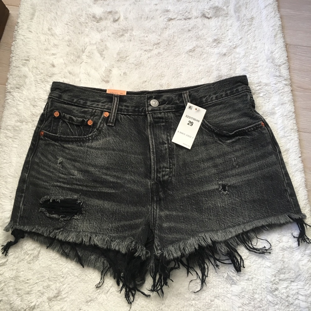 Black Levi's high waisted shorts.