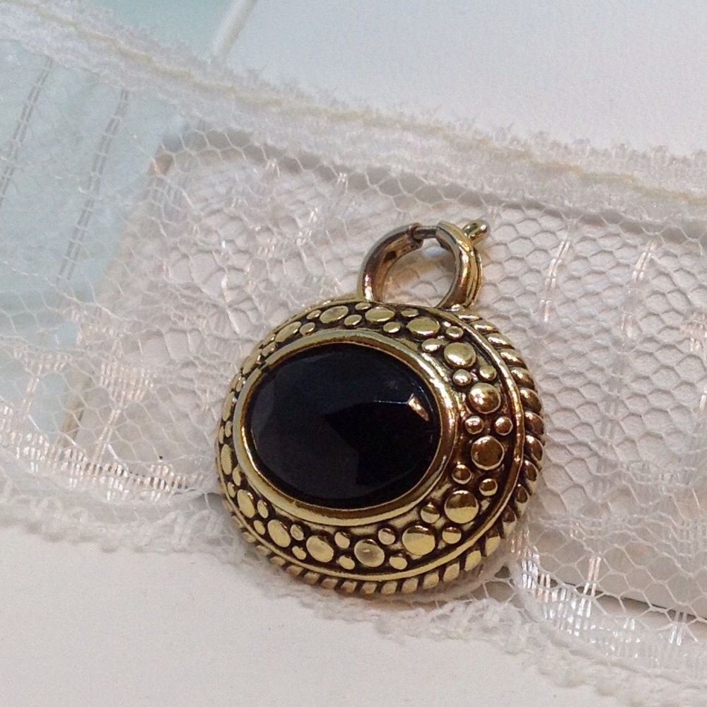 ROWAN Onyx Pendant Brilliant Cut, Gold Scrolling