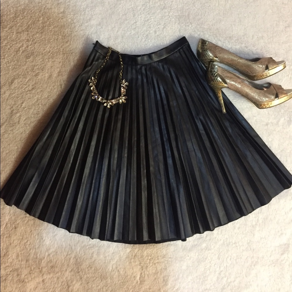 💄 TAHARI 💋black pleated skirt