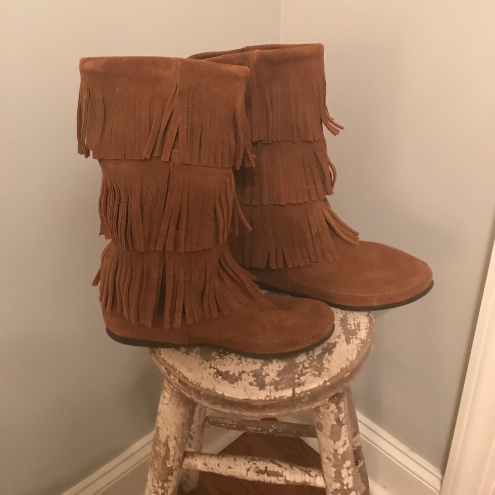 NEW Minnetonka Boots MAKE AN OFFER :)