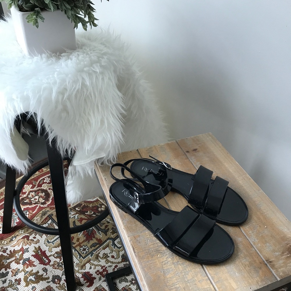 Black jelly sandals
