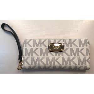 BRAND NEW Michael Kors Wristlet Wallet
