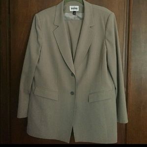 Kasper  Women's Two Piece Pants Suit