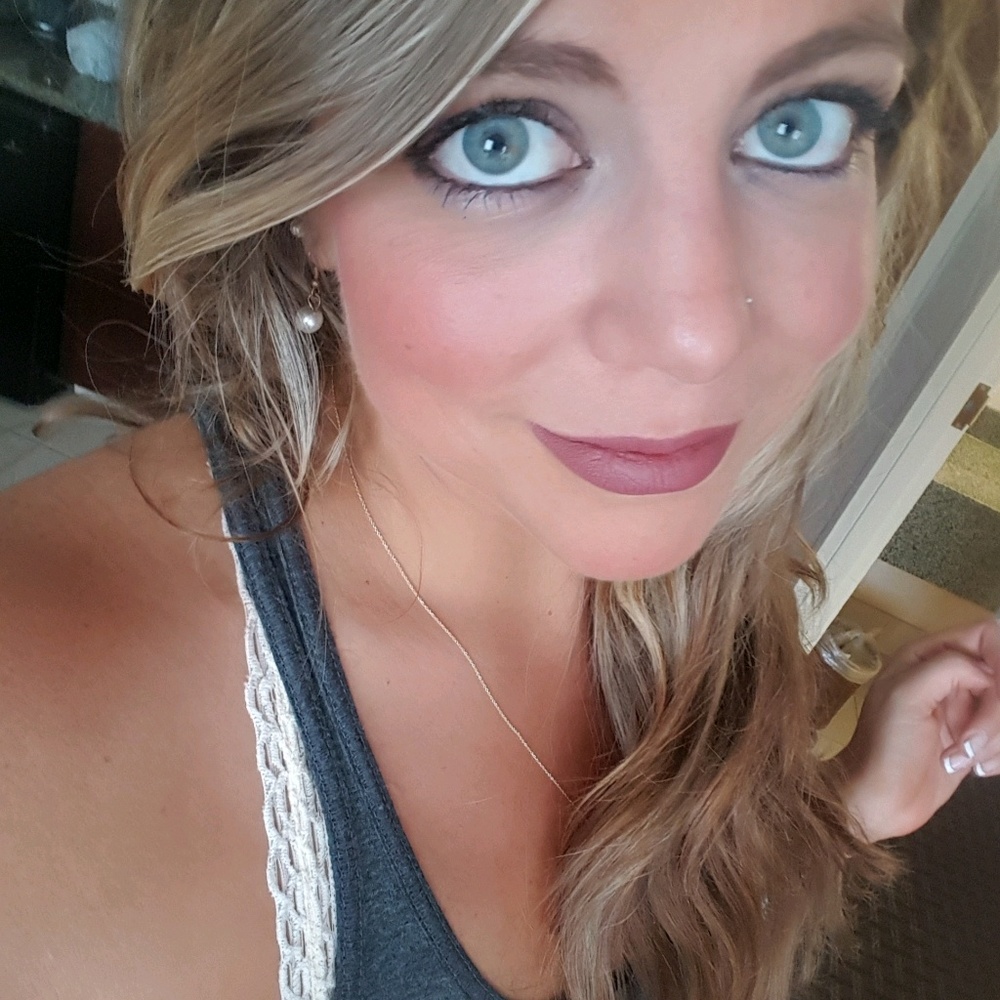 Meet your Posher, Ashley