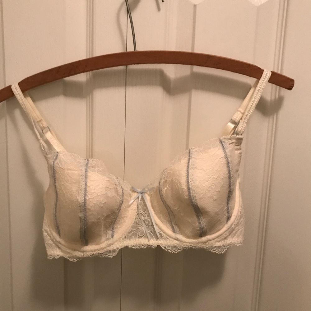Bras - Picture 3 of 6