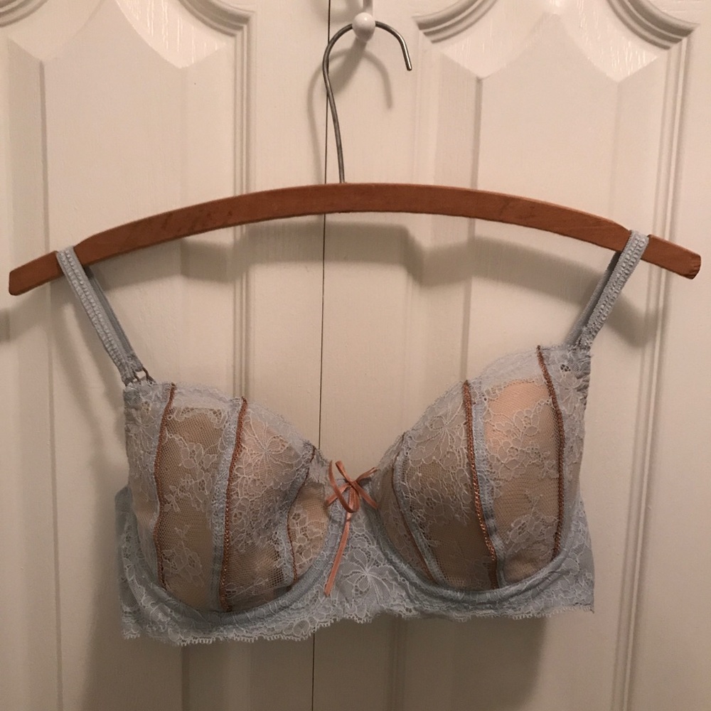 Bras - Picture 4 of 6