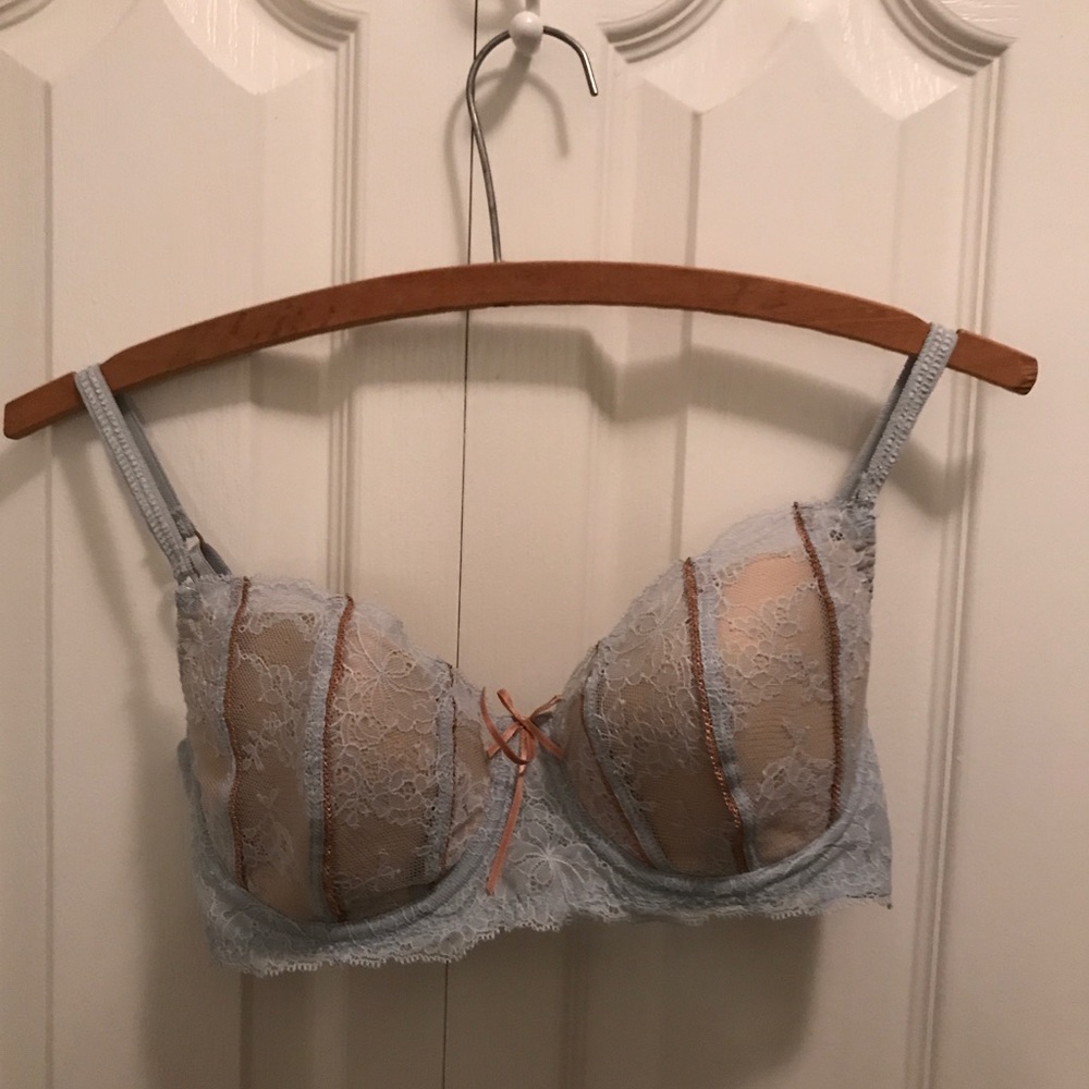 Bras - Picture 5 of 6