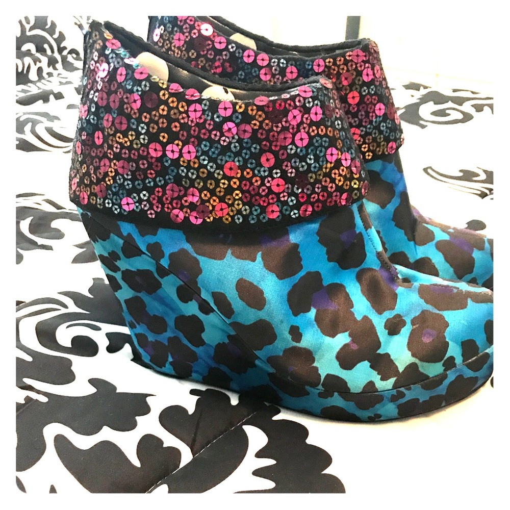 Funky Leopard Wedges 🐆