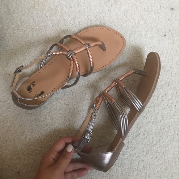 Used sandals - Picture 3 of 4