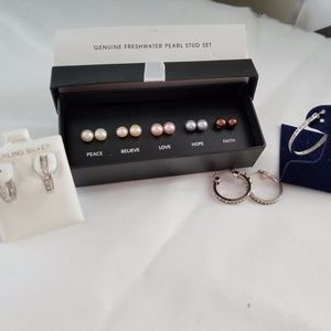 Various fashion earrings