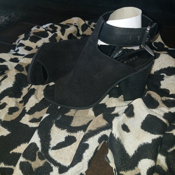 Peep Toe Wedge Style Heels - Picture 2 of 8