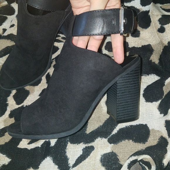 Peep Toe Wedge Style Heels - Picture 6 of 8