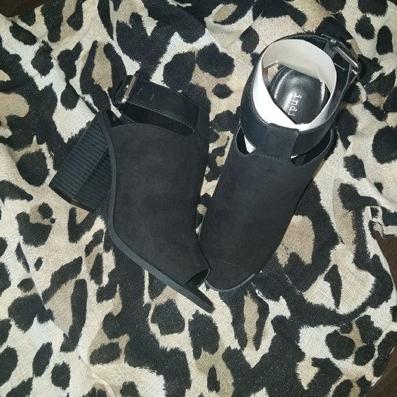 Peep Toe Wedge Style Heels - Picture 7 of 8