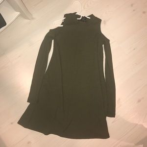 Ribbed cold shoulder dress