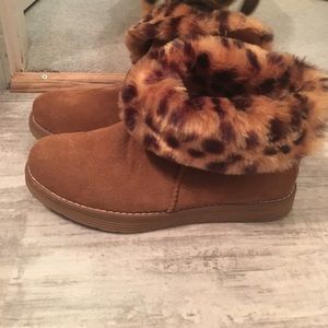 Skechers suede boots