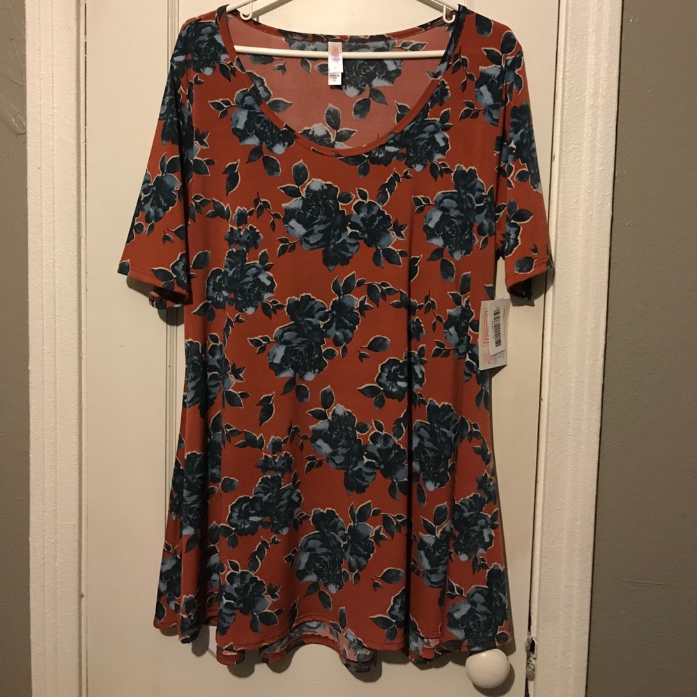 BNWT Lularoe Perfect T. Size XL