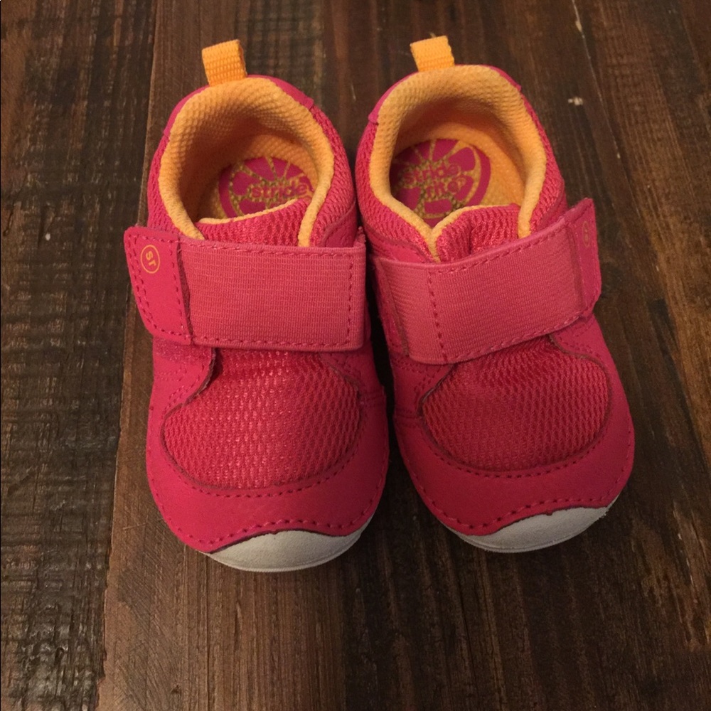 Stride rite girls pink and orange sneaker size 4