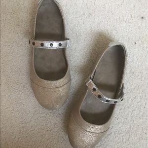 Used mary janes comfort flats size 7.