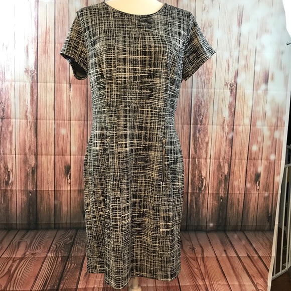 Sharagano Dresses & Skirts - Sharagano Black & White size 10 zipper back dress