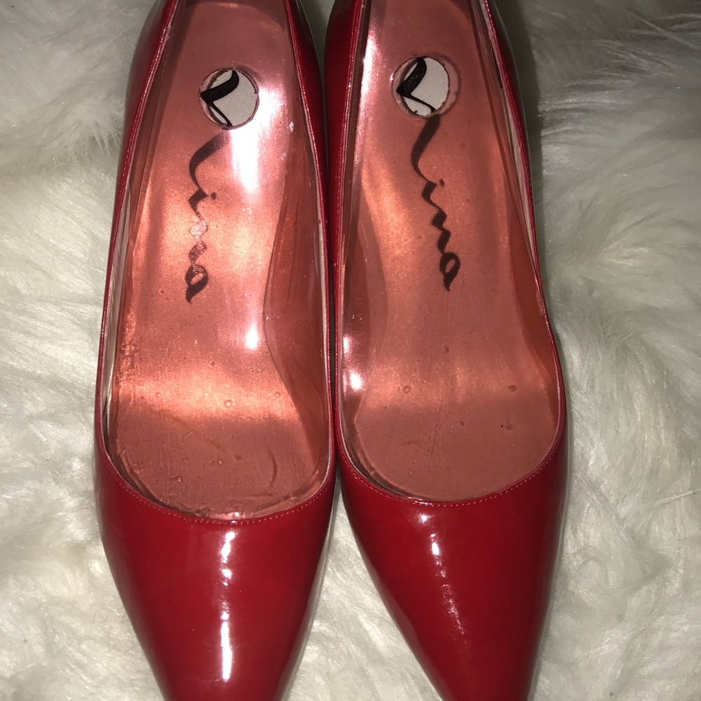 Nina red patent leather red pump size 9 GUC