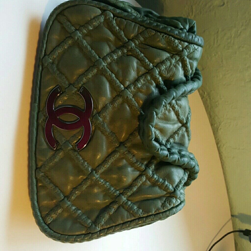 Chanel lambskin quilted purse