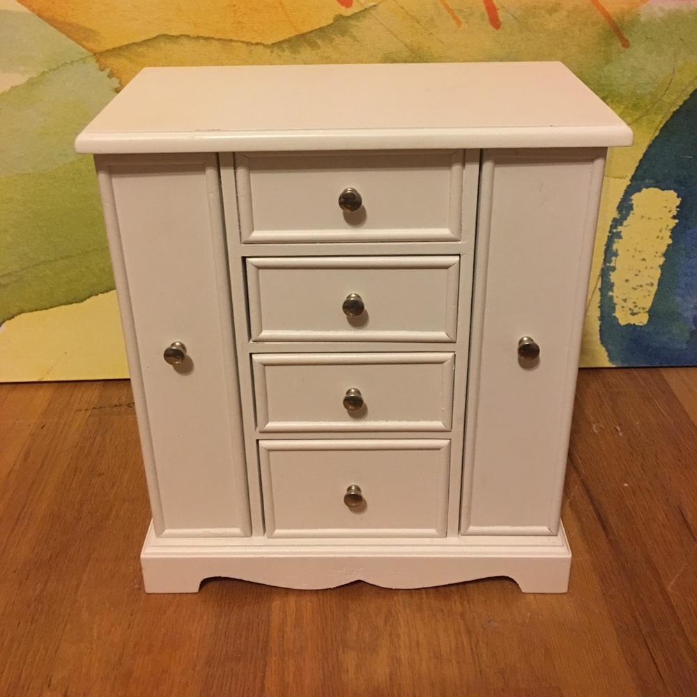 Jewelry box