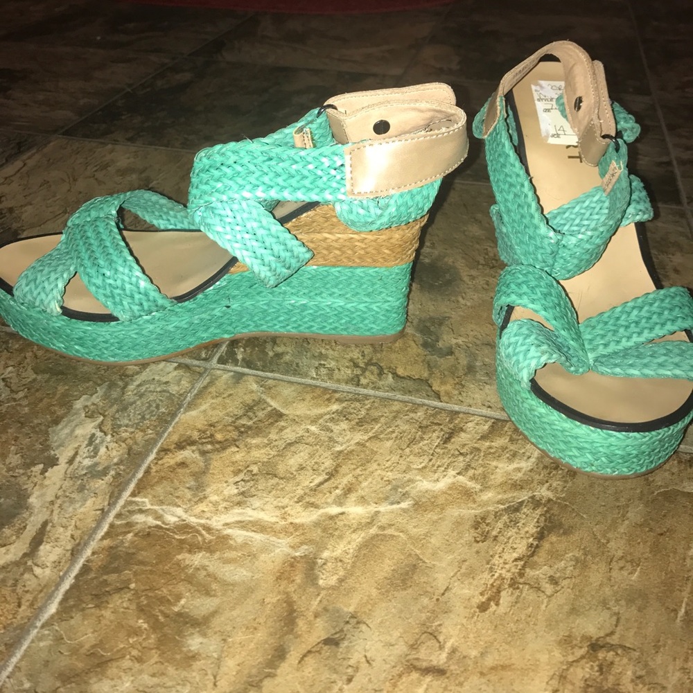 Buckle Report brand teal wedge