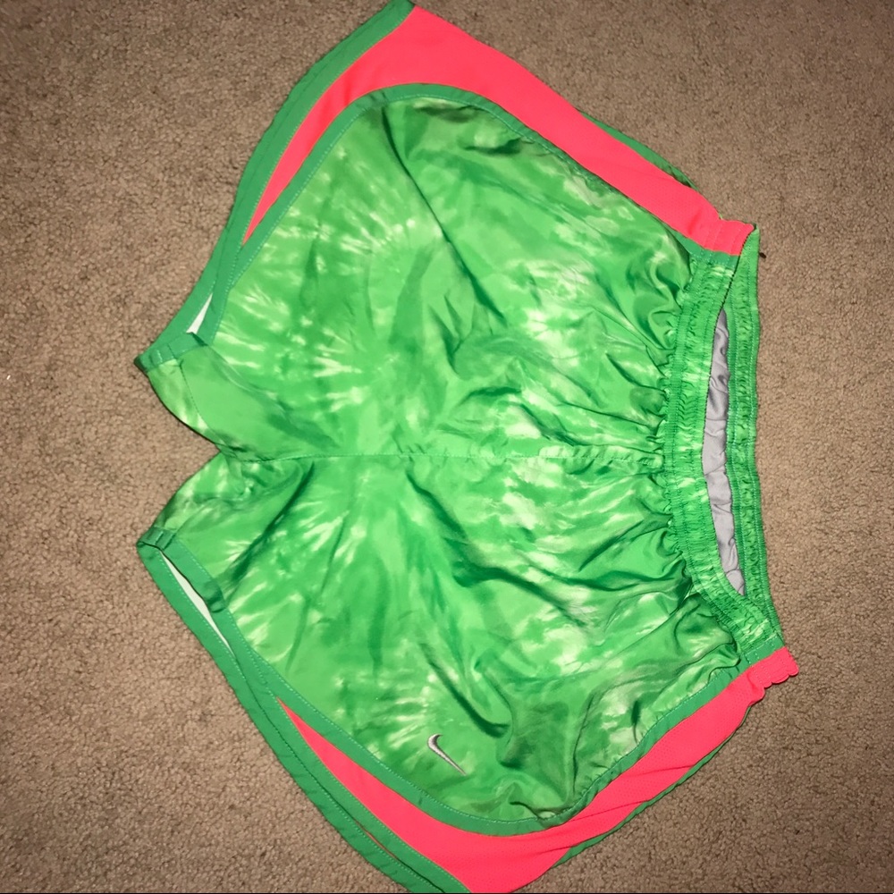 NIKE SHORTS