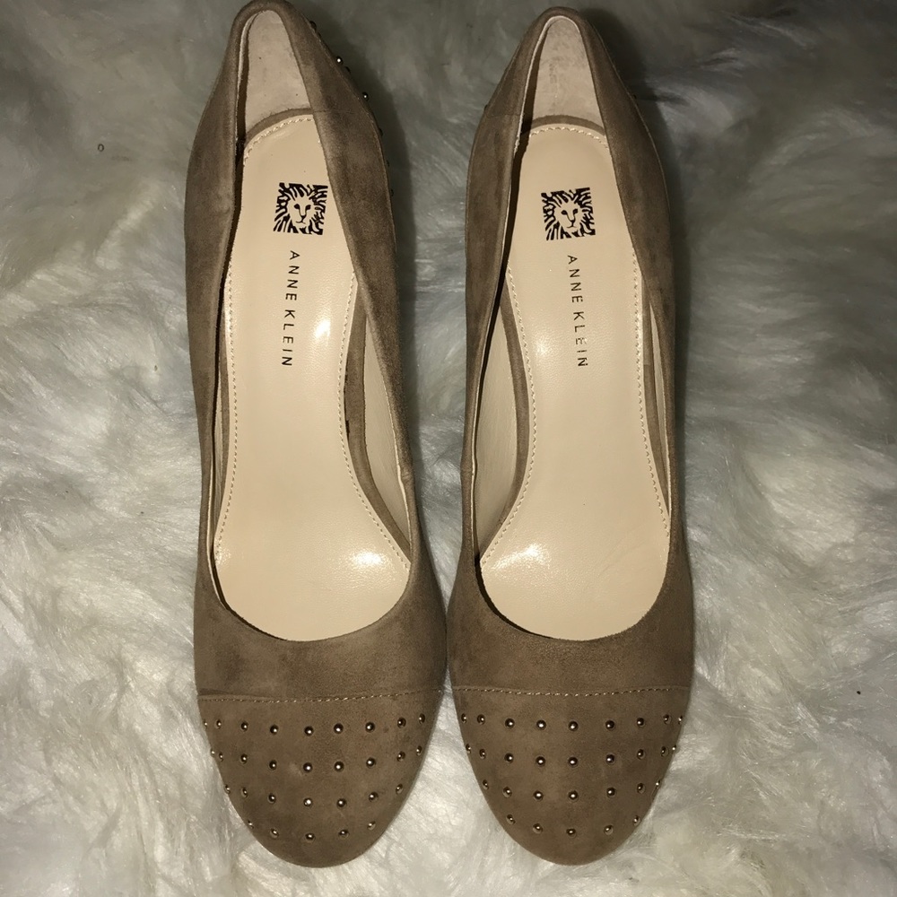 Anne Klein BNWOB  suede heel 9