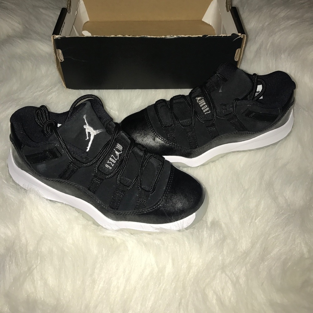 New Jordan retro 11 low barons bp size 1 youth