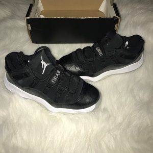 New Jordan retro 11 low barons bp size 1 youth