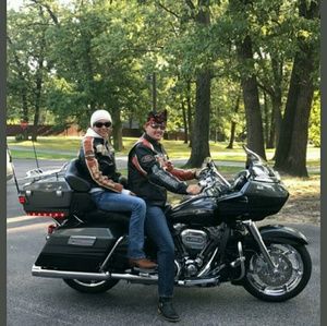 Meet your Posher, Jo-el