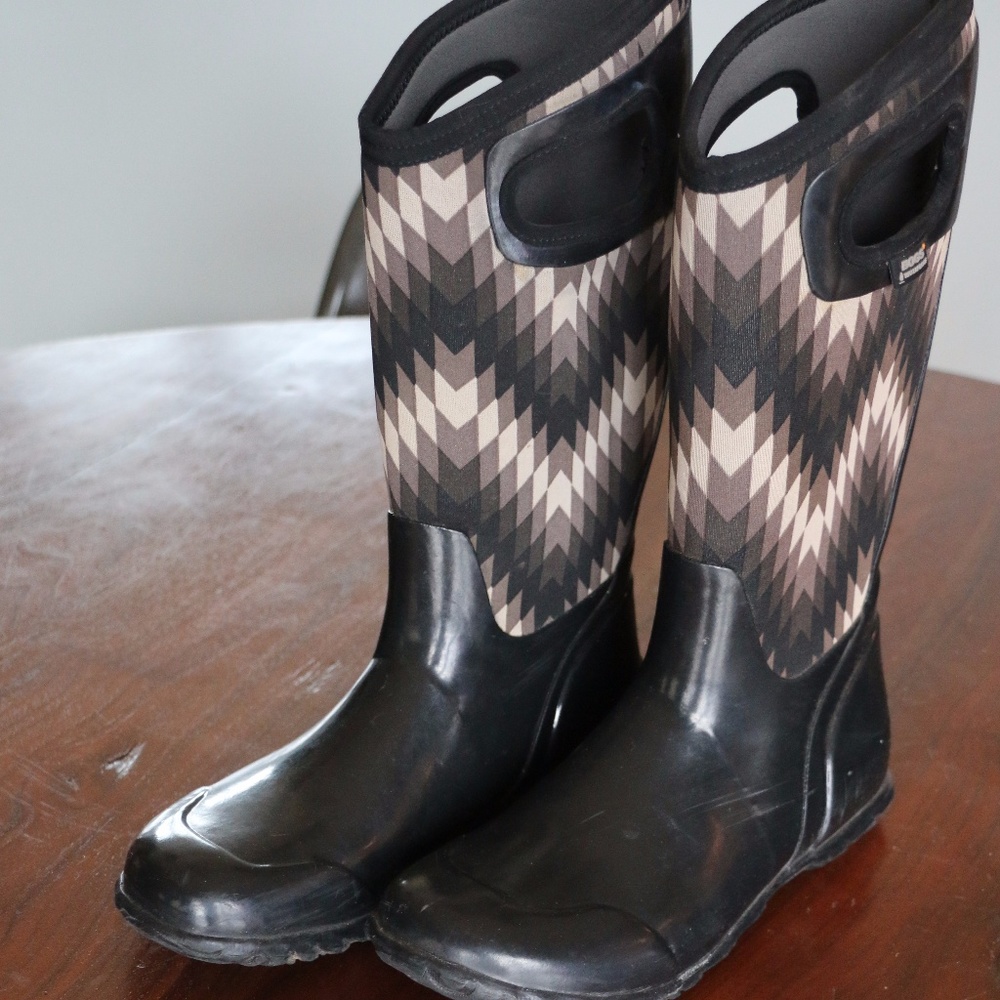 Geometric Print Bogs - Black and Grey