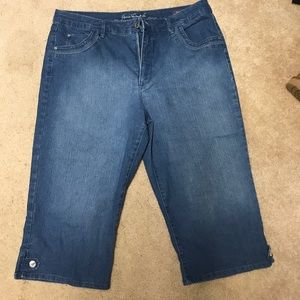 Gloria Vanderbilt crop Capris