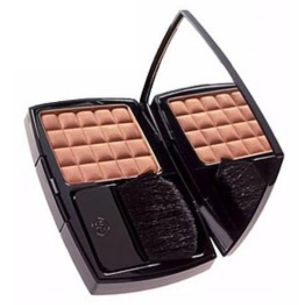 Chanel bronzing powder in Savannah