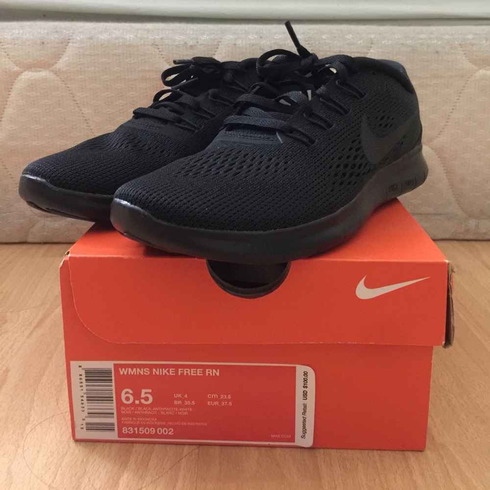 Women's Nike Free Runs (Brand new)