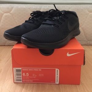 Women's Nike Free Runs (Brand new)