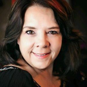 Meet your Posher, Deedee