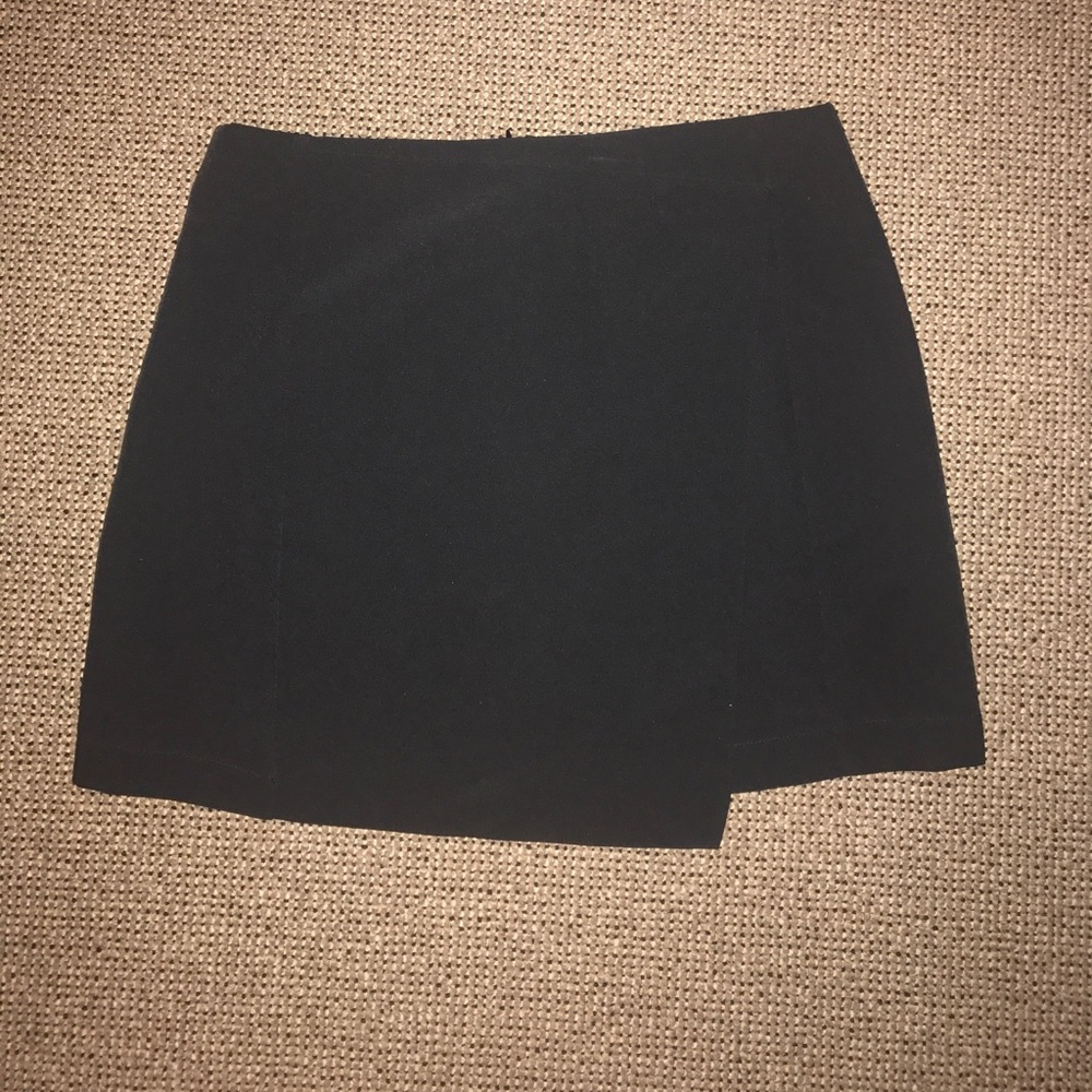 Monteau - black skirt - size medium