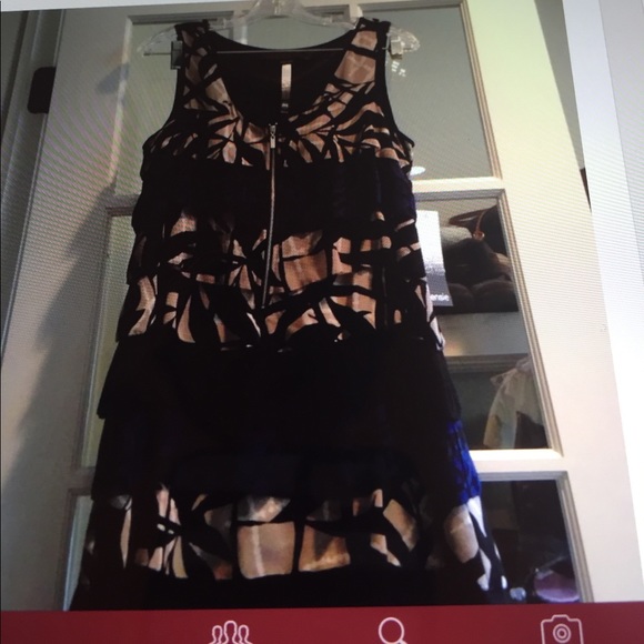 KENSIE GEO PRINT TIERED RUFFLE DRESS - Picture 3 of 4