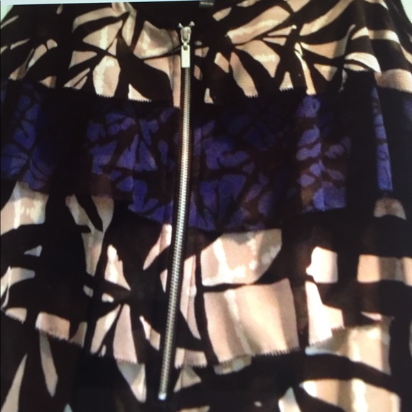 KENSIE GEO PRINT TIERED RUFFLE DRESS - Picture 4 of 4