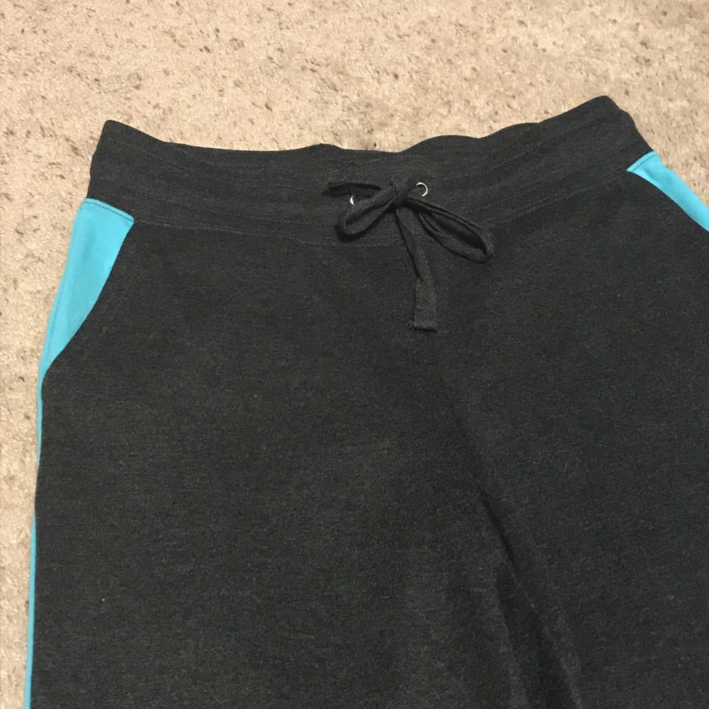 Drawstring Capri - Picture 3 of 3