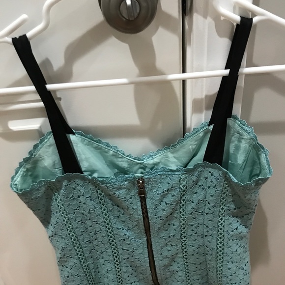 Corset - Picture 2 of 6