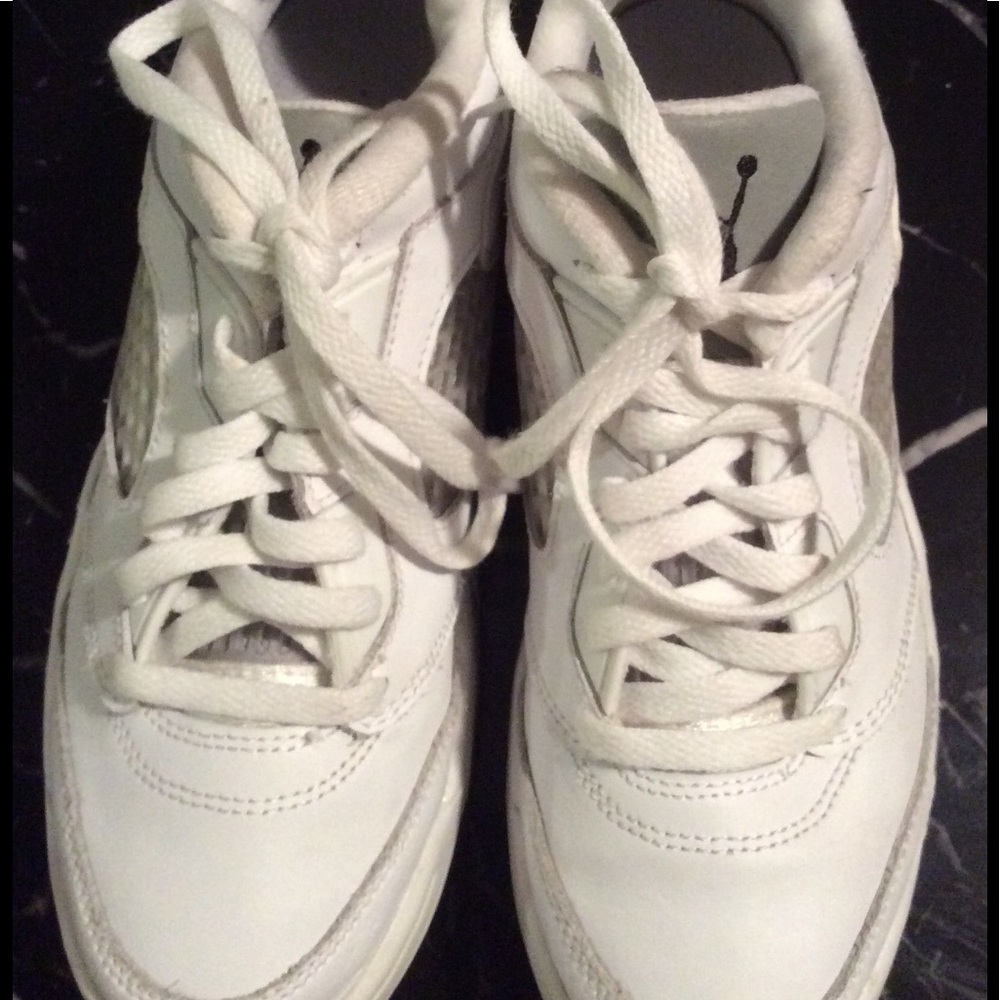 Boys Nike Jordan's - Picture 2 of 5