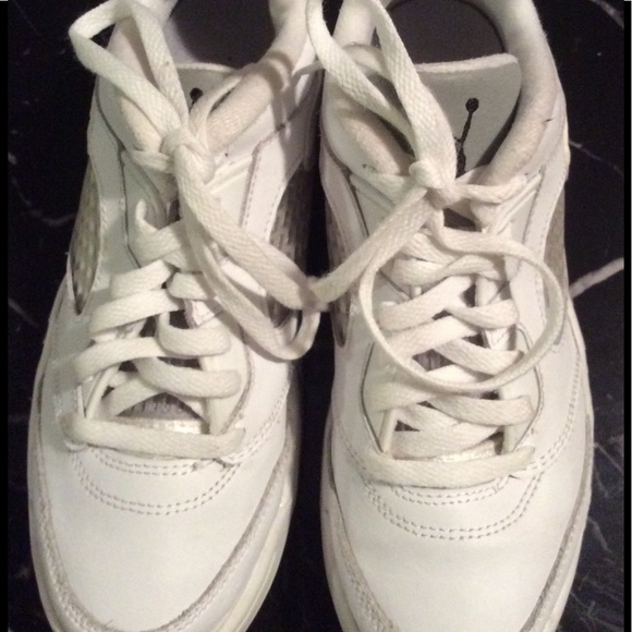 Boys Nike Jordan's - Picture 2 of 5