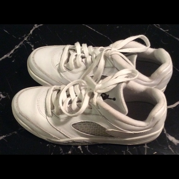 Boys Nike Jordan's - Picture 3 of 5