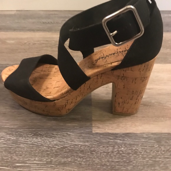 Black strappy wedge heels - Picture 3 of 3